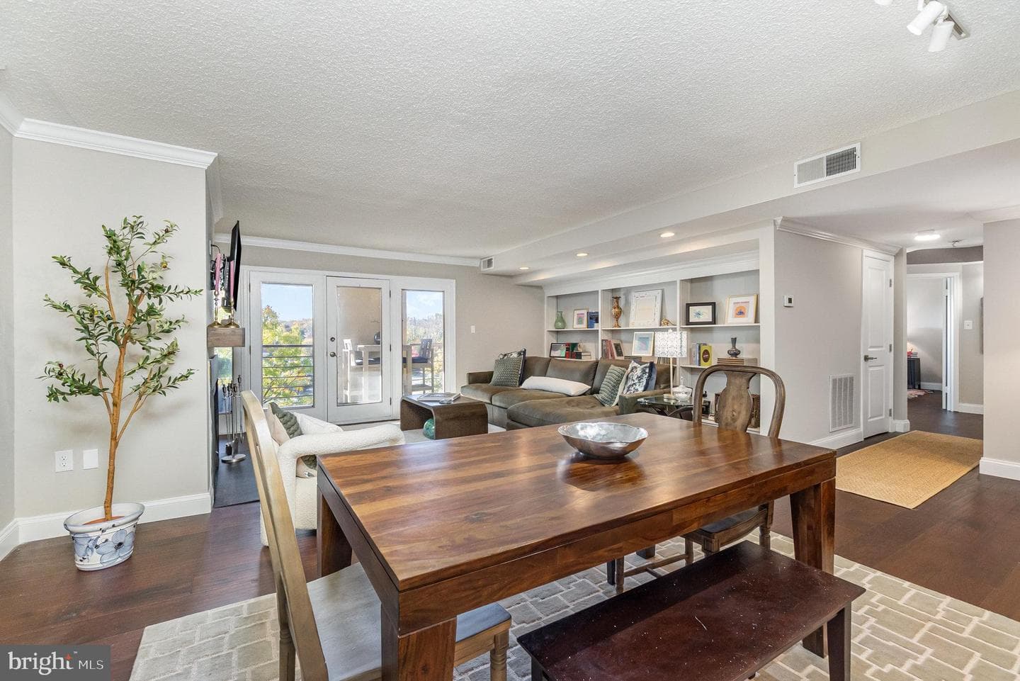 1040 Deer Ridge Drive #304 photo 17