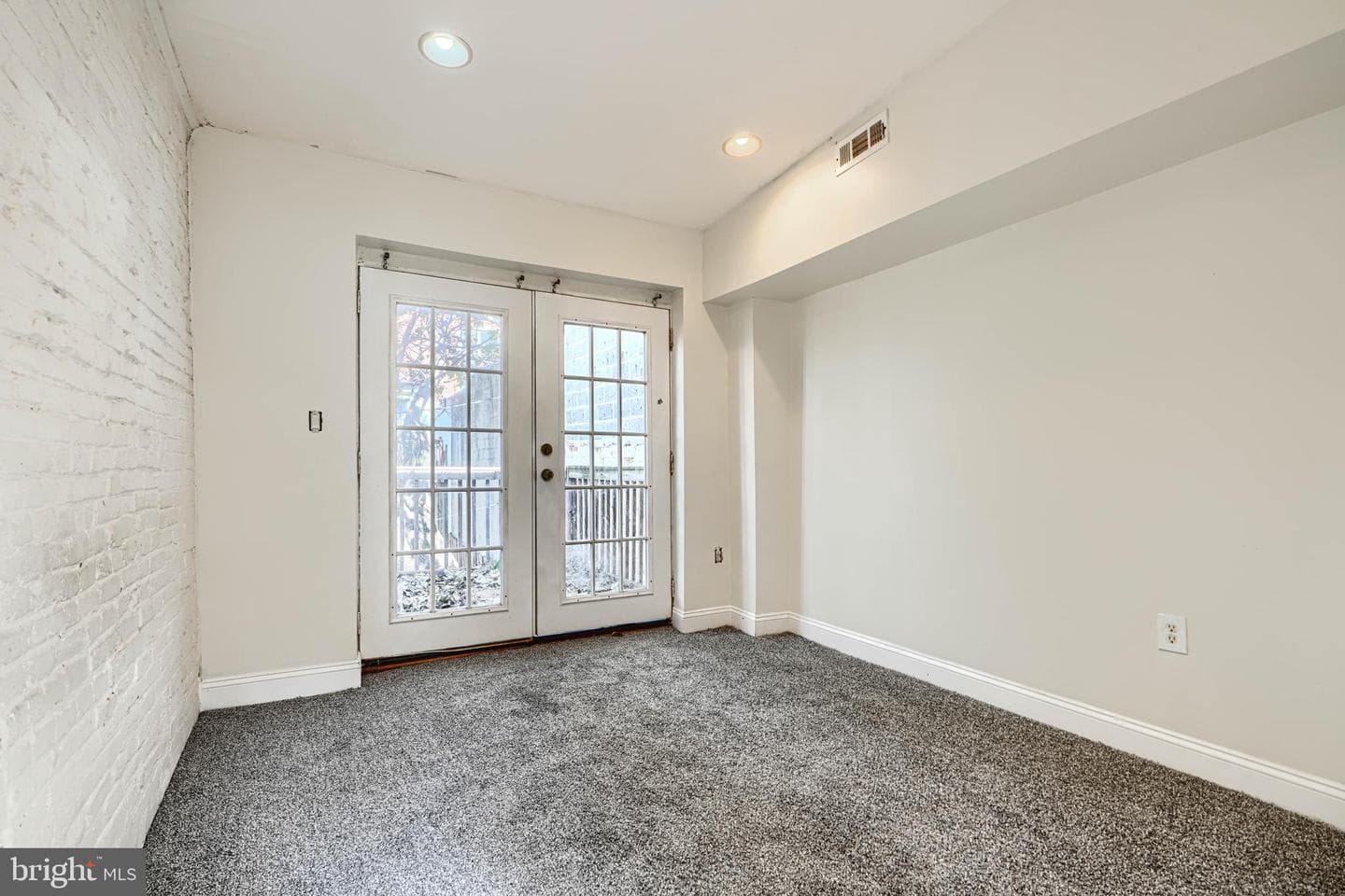 864 Carroll Street photo 12