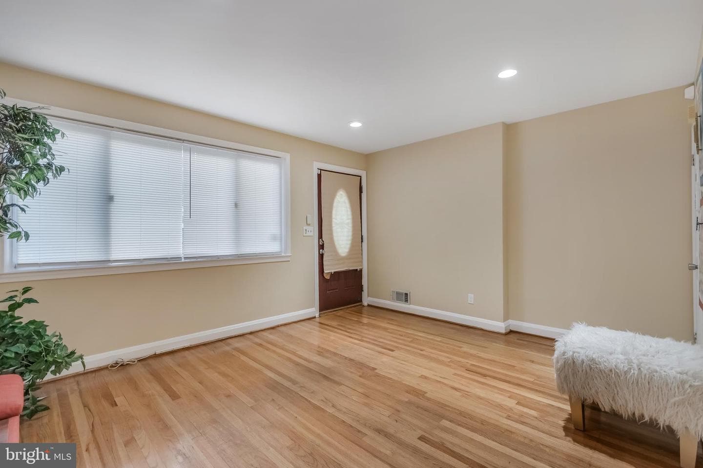 2210 Cloville Avenue NE photo 2