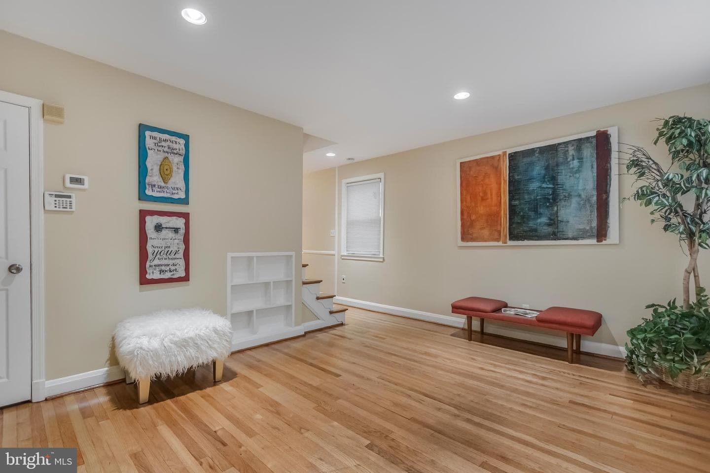 2210 Cloville Avenue NE photo 3