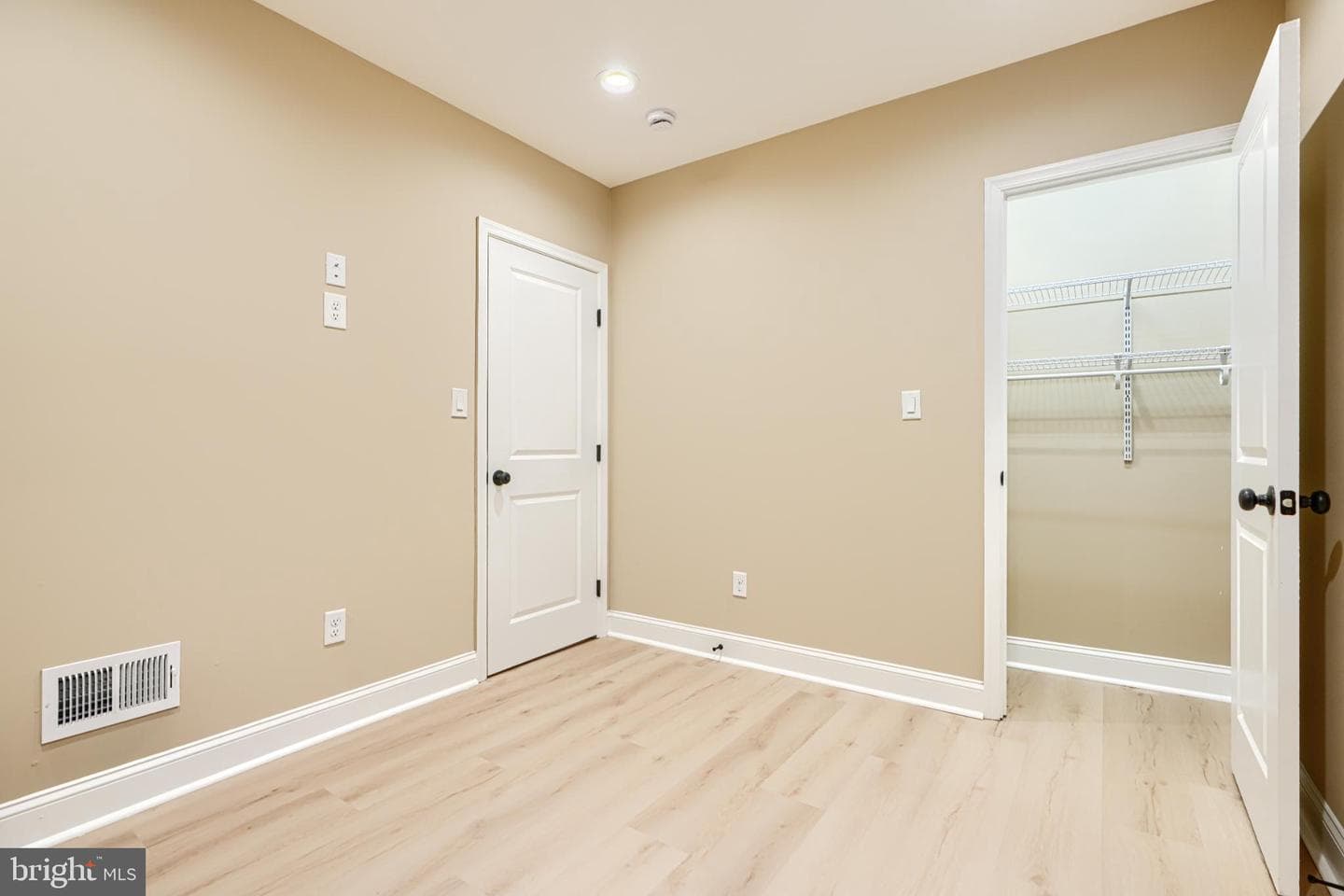 3000 Frisby Street photo 19
