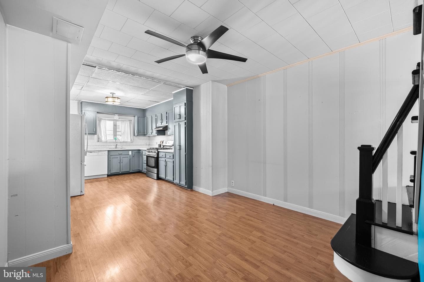 1425 Andre Street photo 5