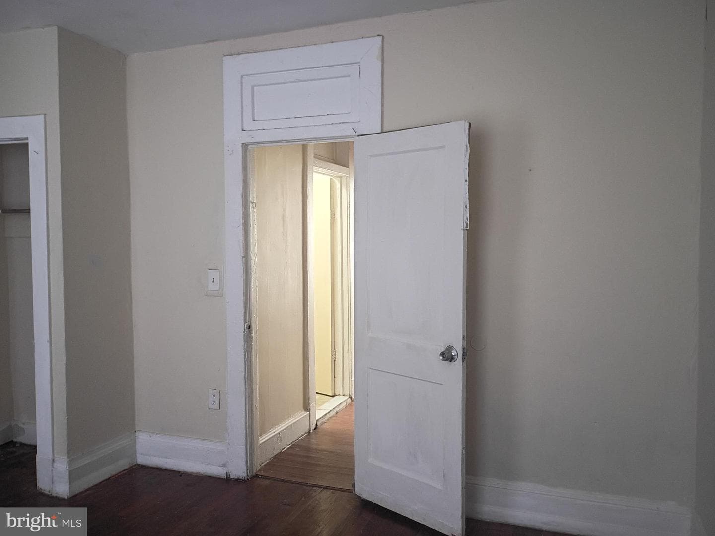 2529 Oswego Avenue photo 8