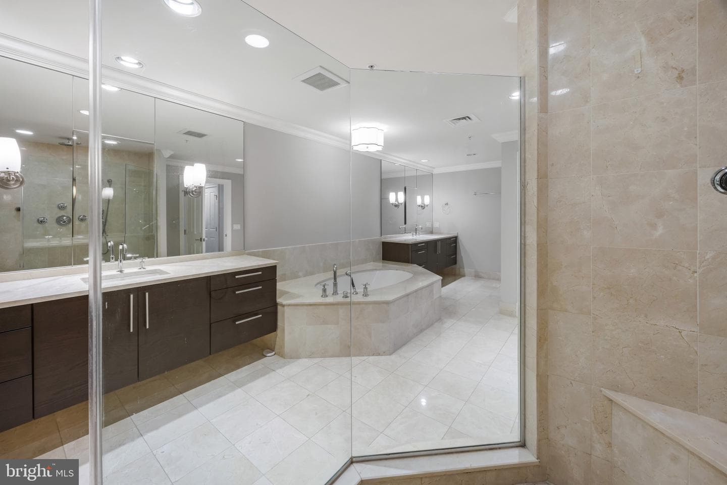 801 Key Highway #323 photo 32