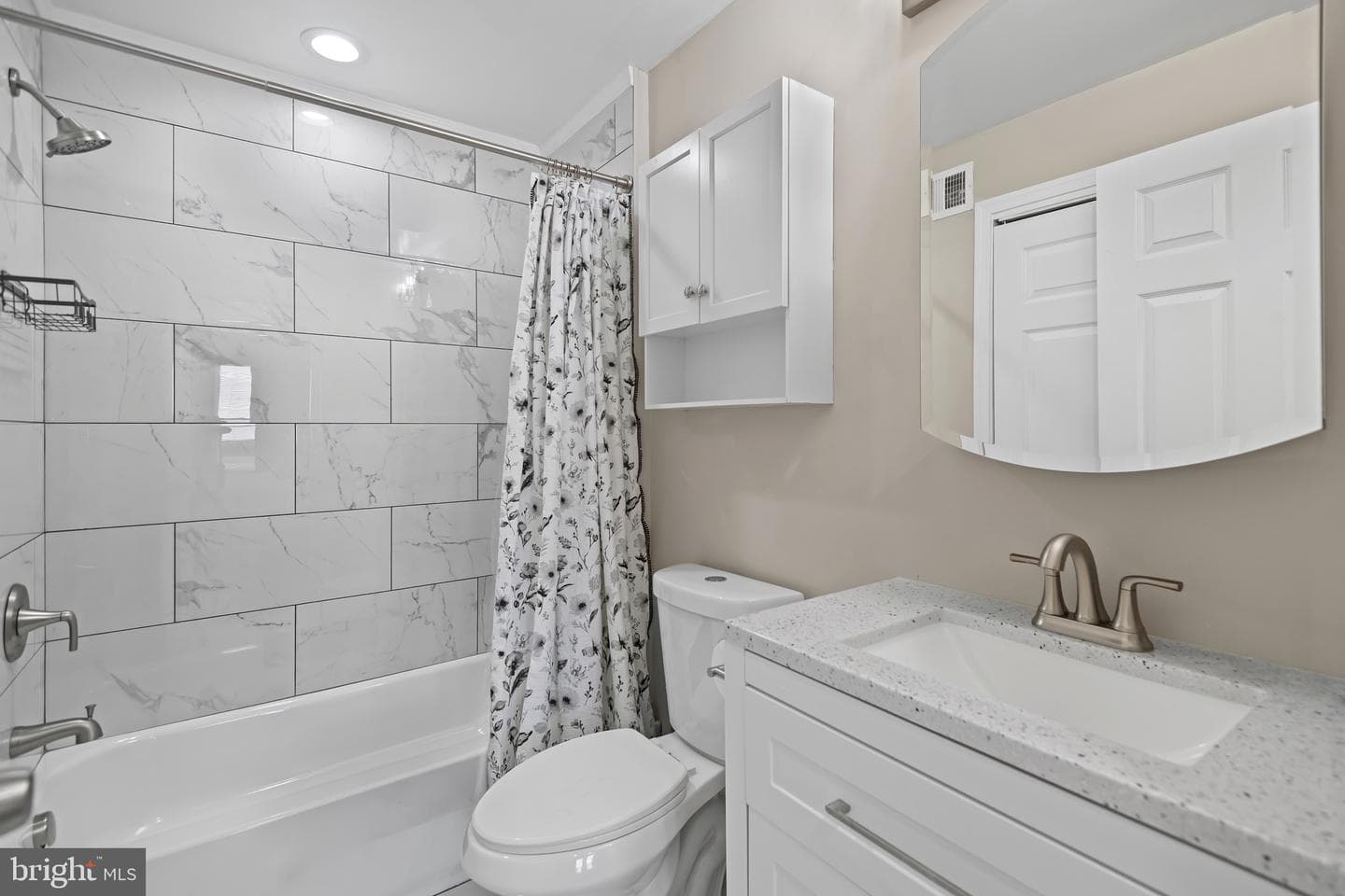 2204 E Chase Street photo 21