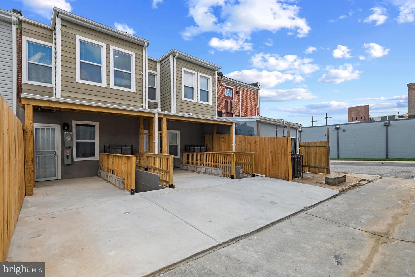 2204 E Chase Street photo 39