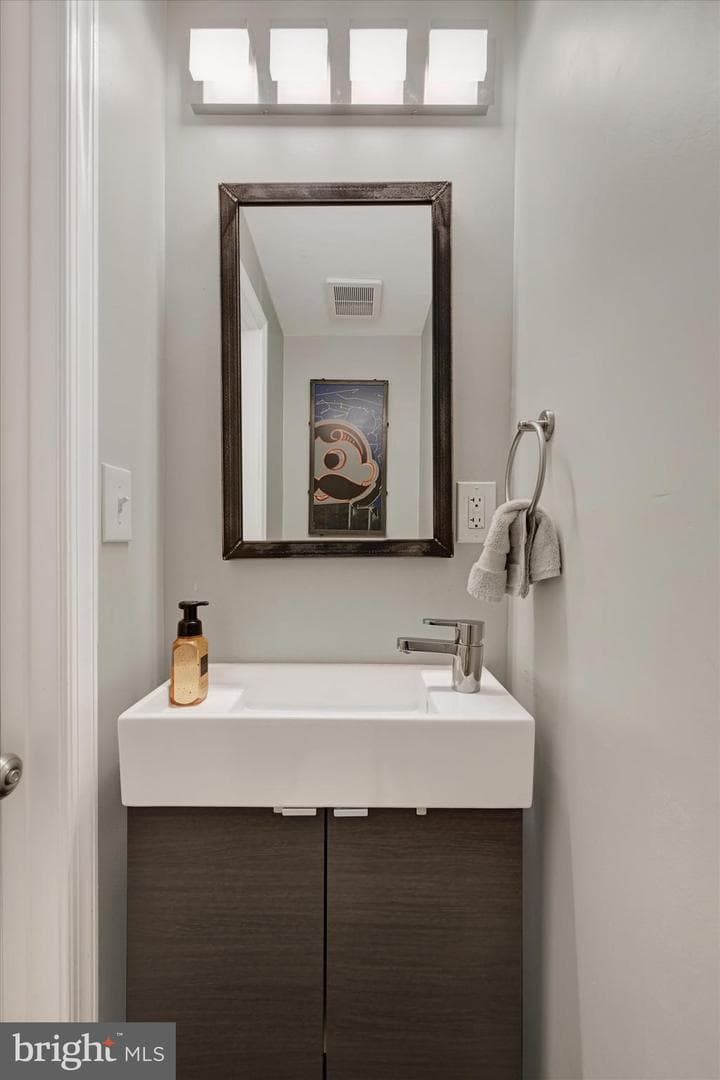 1436 Andre Street photo 14