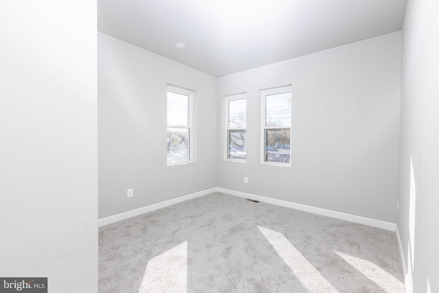 24 S Tremont Road photo 18