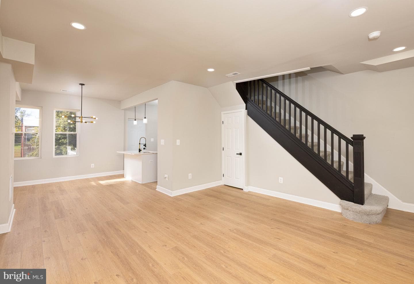 24 S Tremont Road photo 8