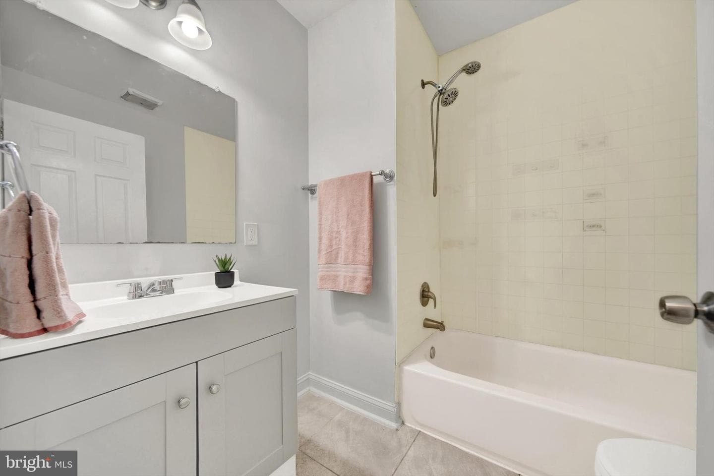 320 Ilchester Avenue photo 25