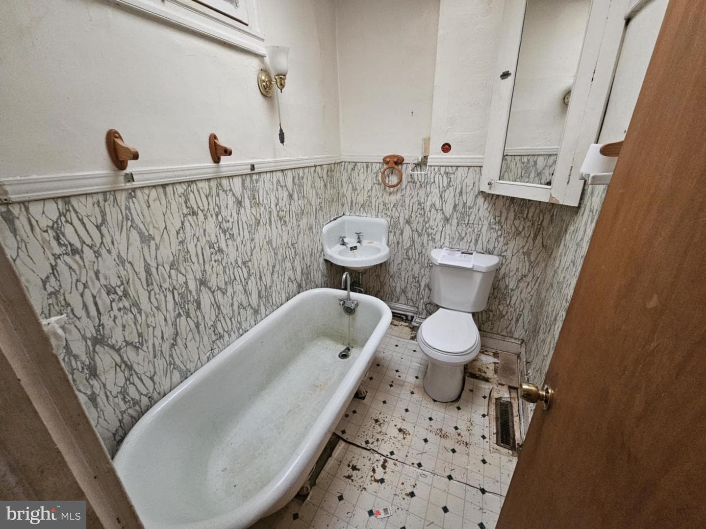 637 N Robinson Street photo 13