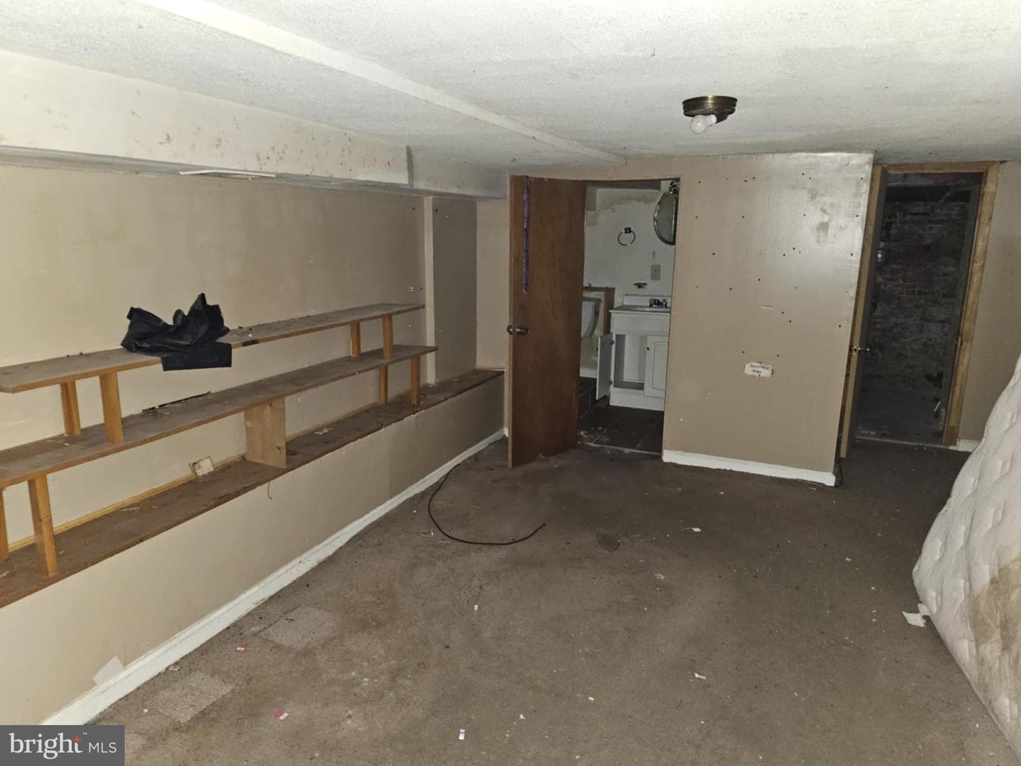 637 N Robinson Street photo 23