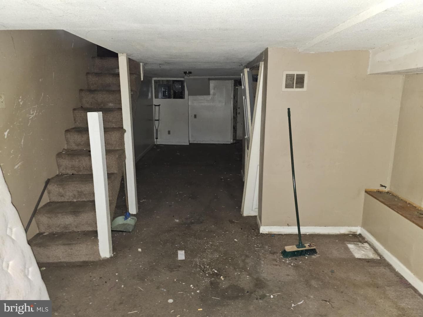 637 N Robinson Street photo 24