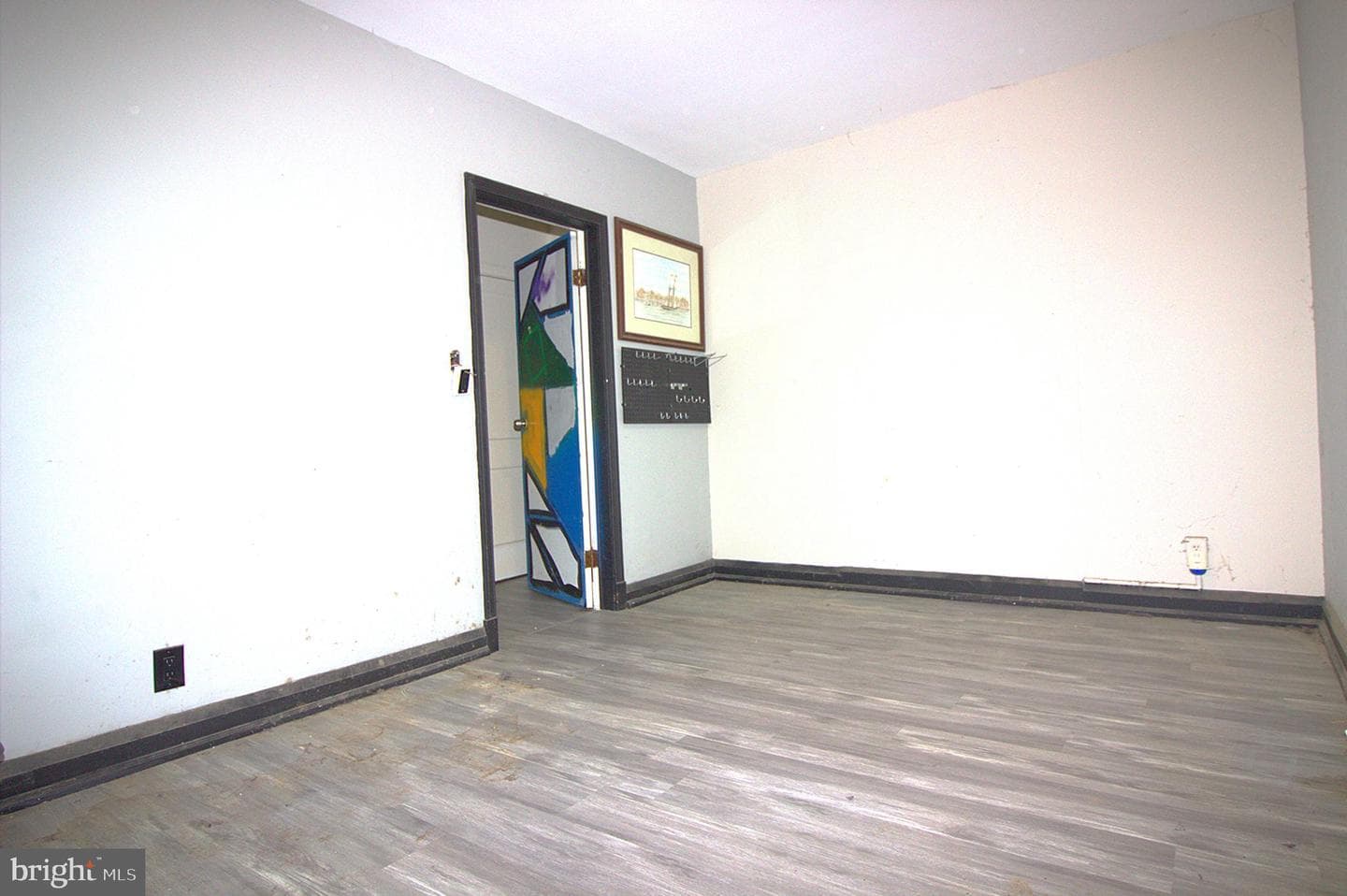 627 Tolna Street photo 4