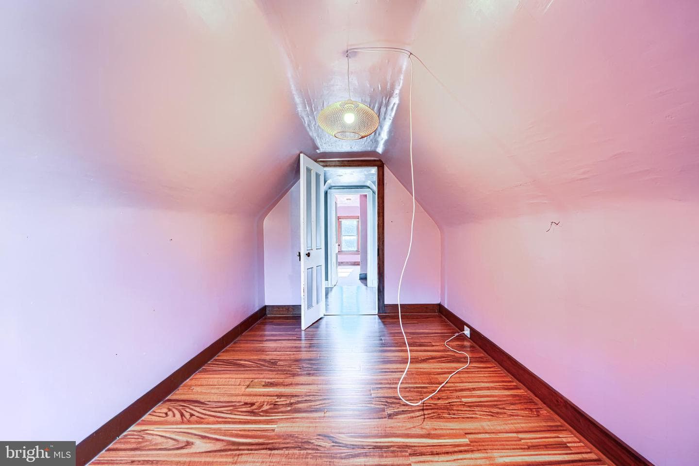 523 Rossiter Avenue photo 41
