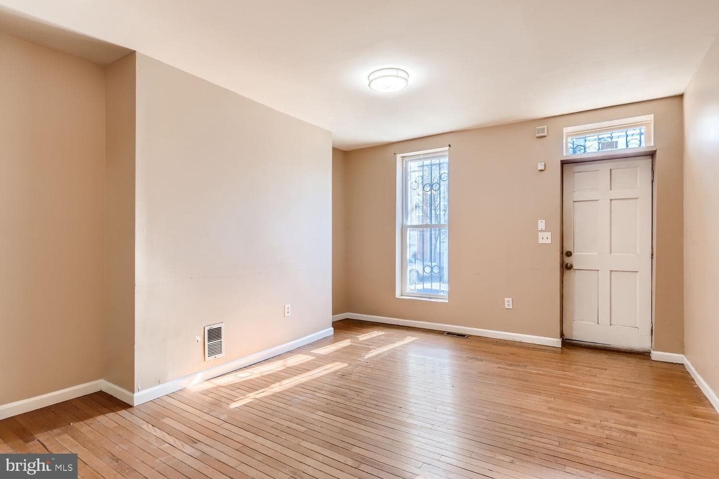 1022 W Lombard Street photo 2