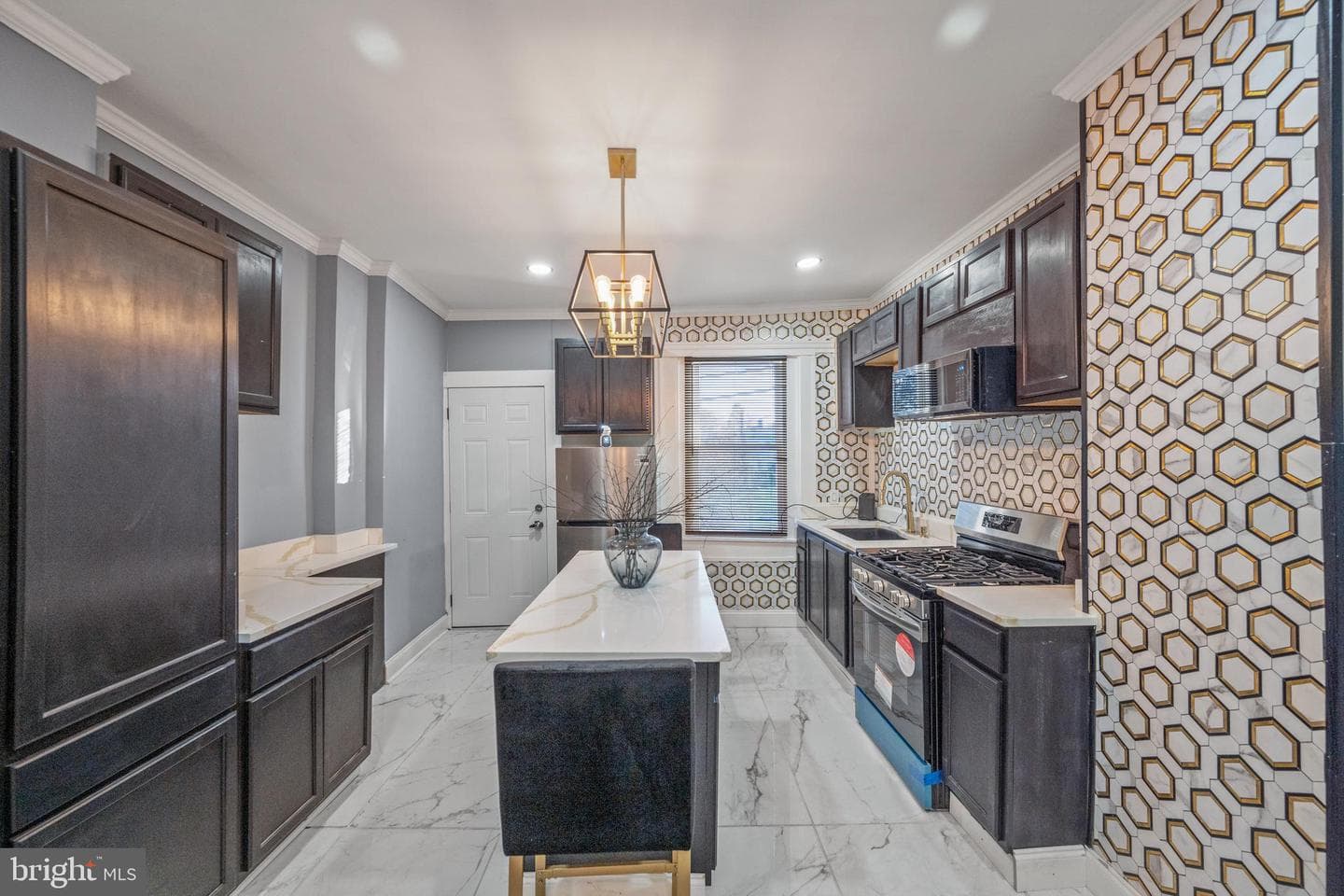 2525 W Lombard Street photo 9