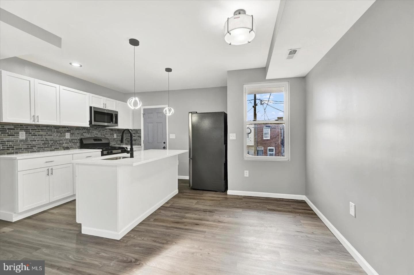 2559 Garrett Avenue photo 2
