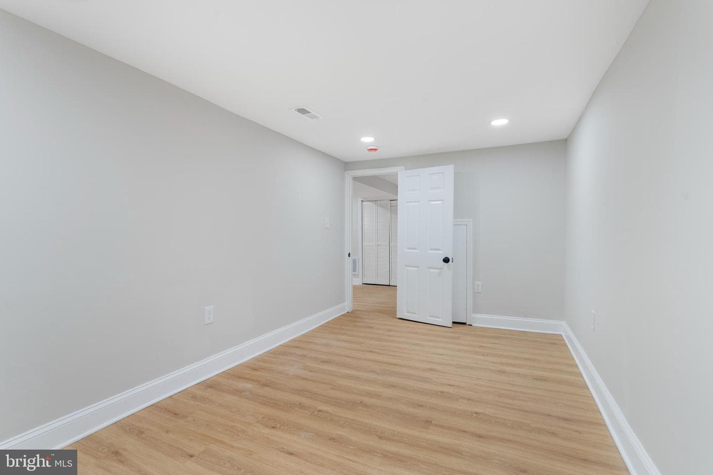 2905 Whitney Avenue photo 34