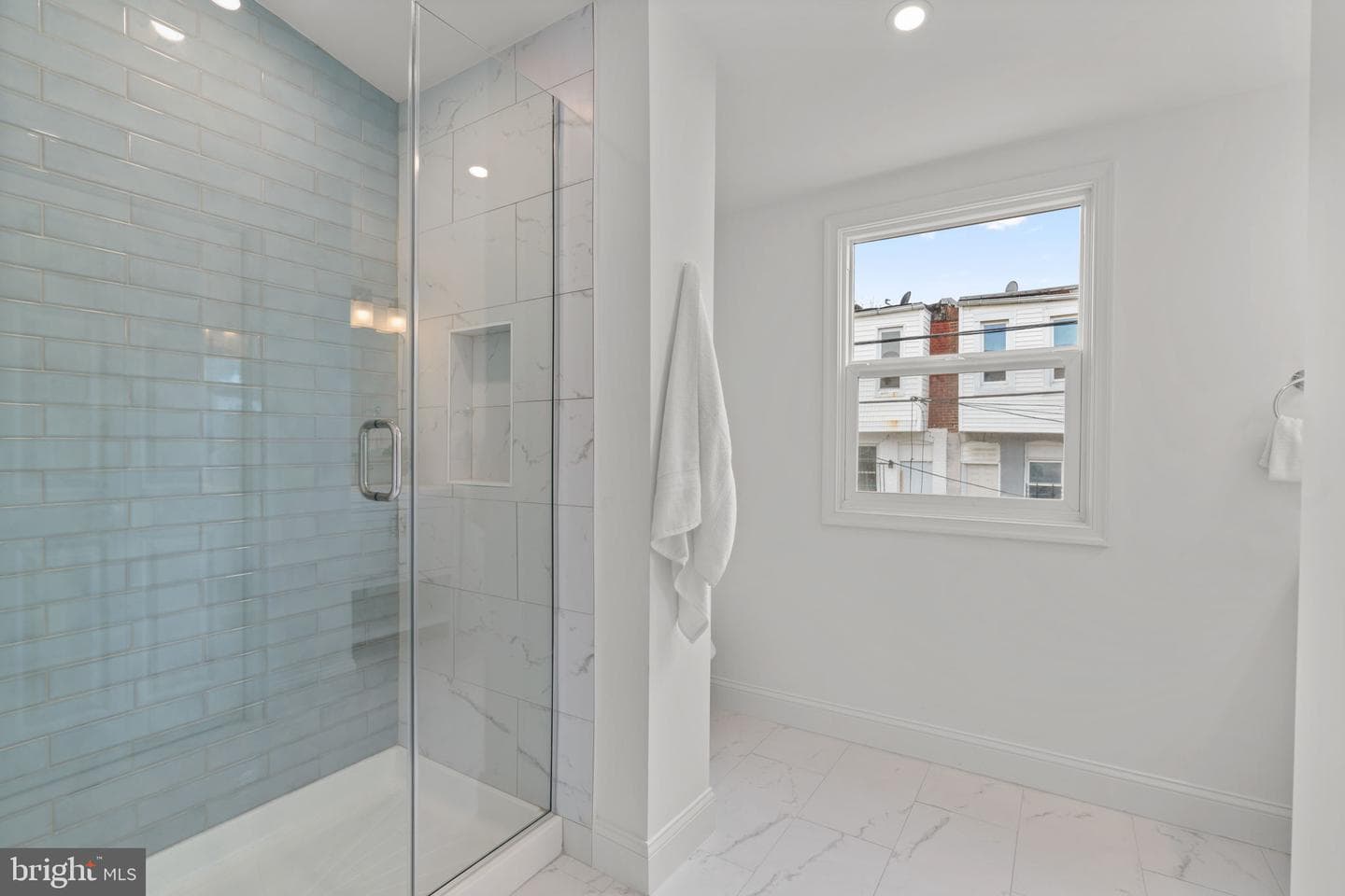 224 N Glover Street photo 20