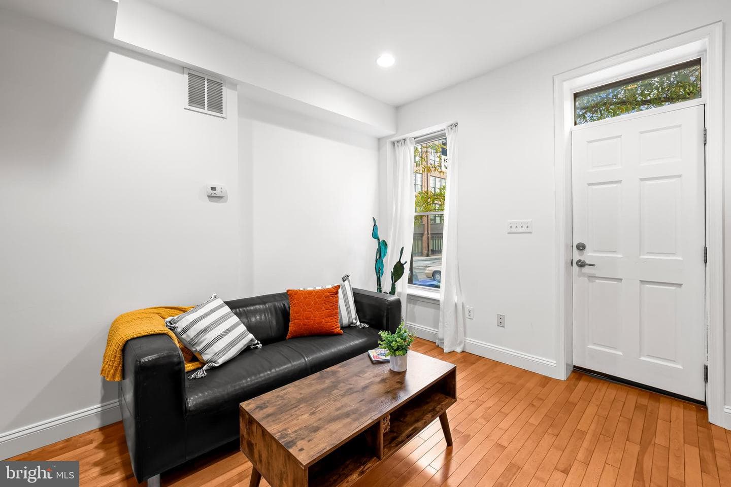 318 W 28th Street photo 6