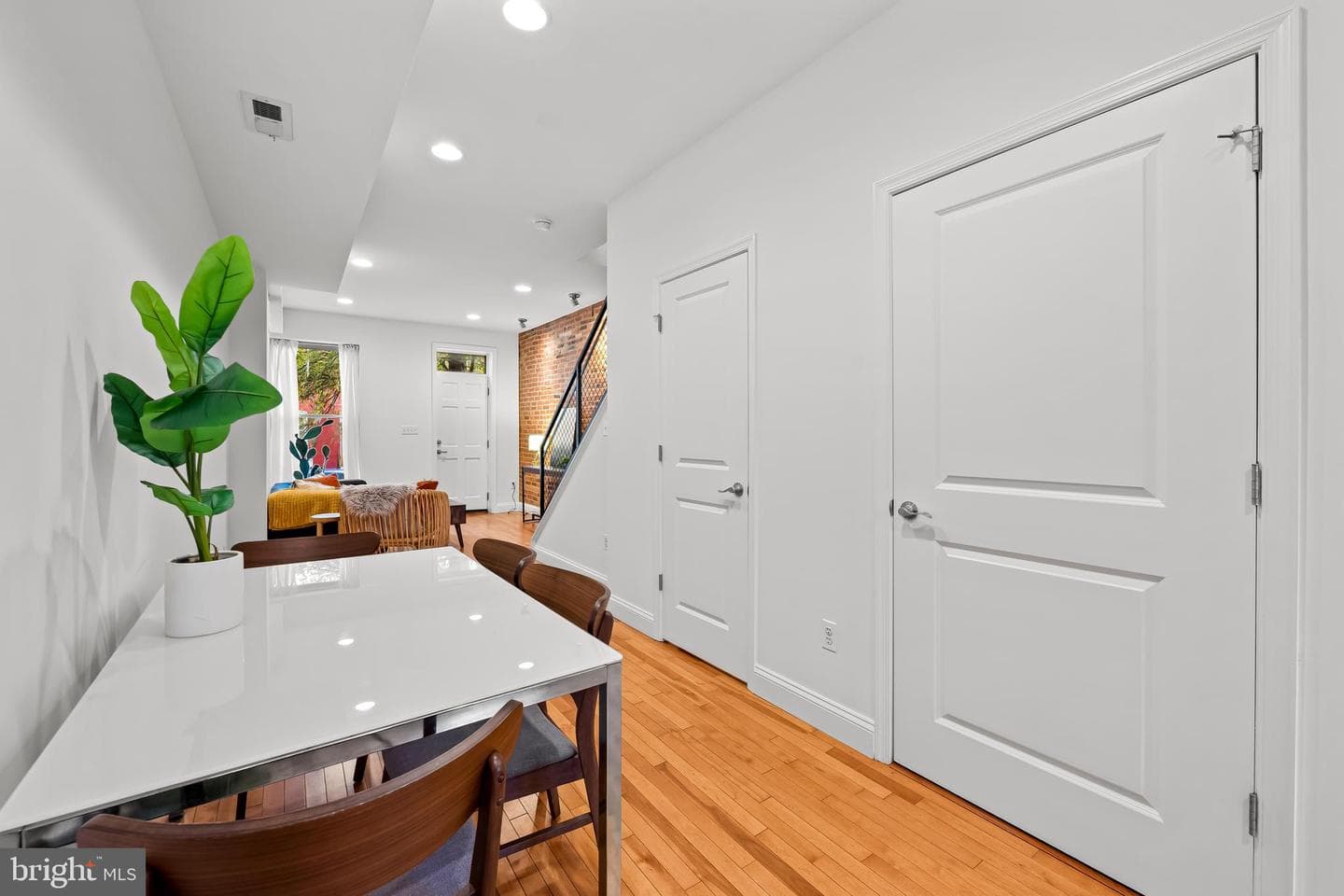 318 W 28th Street photo 7