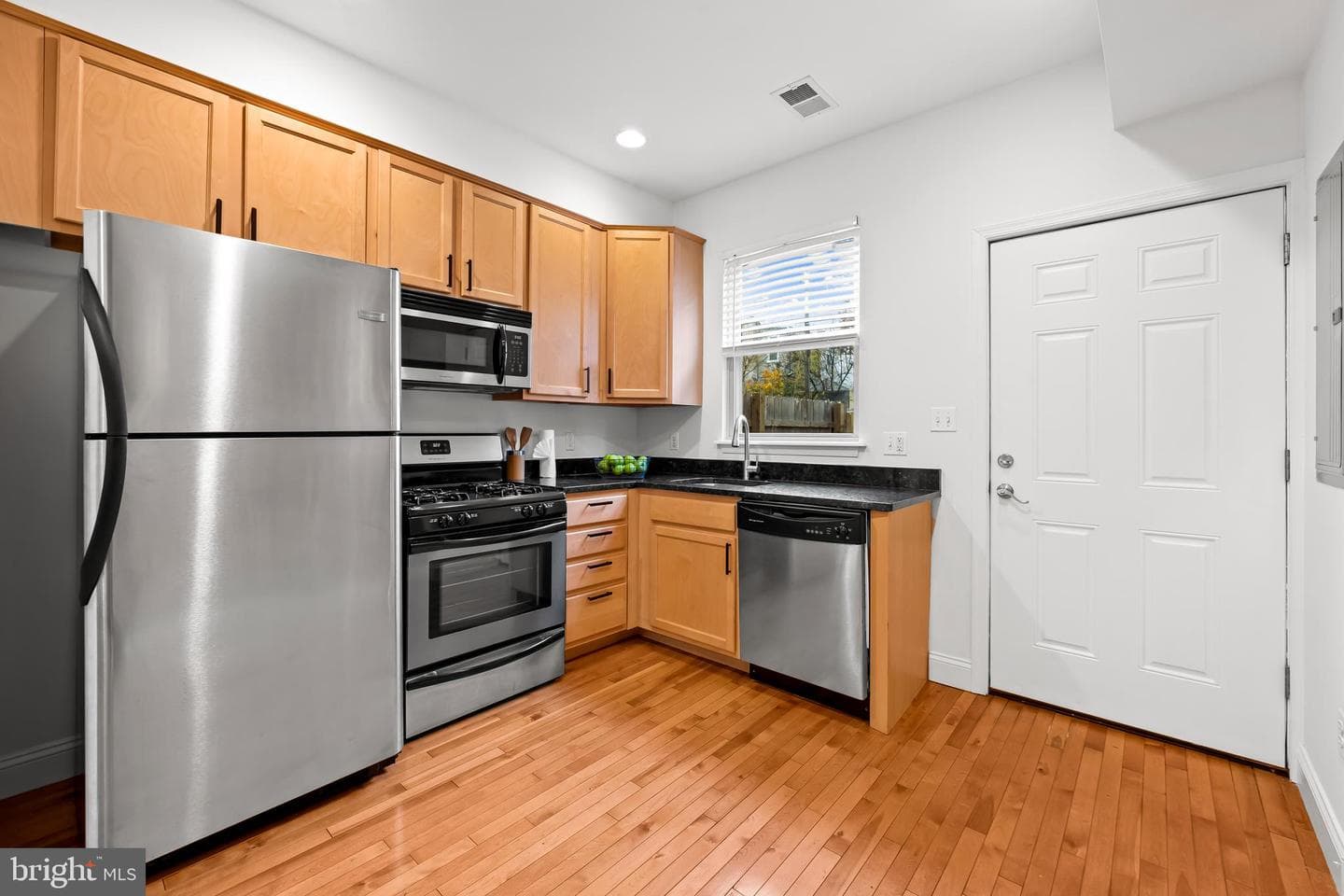 318 W 28th Street photo 8