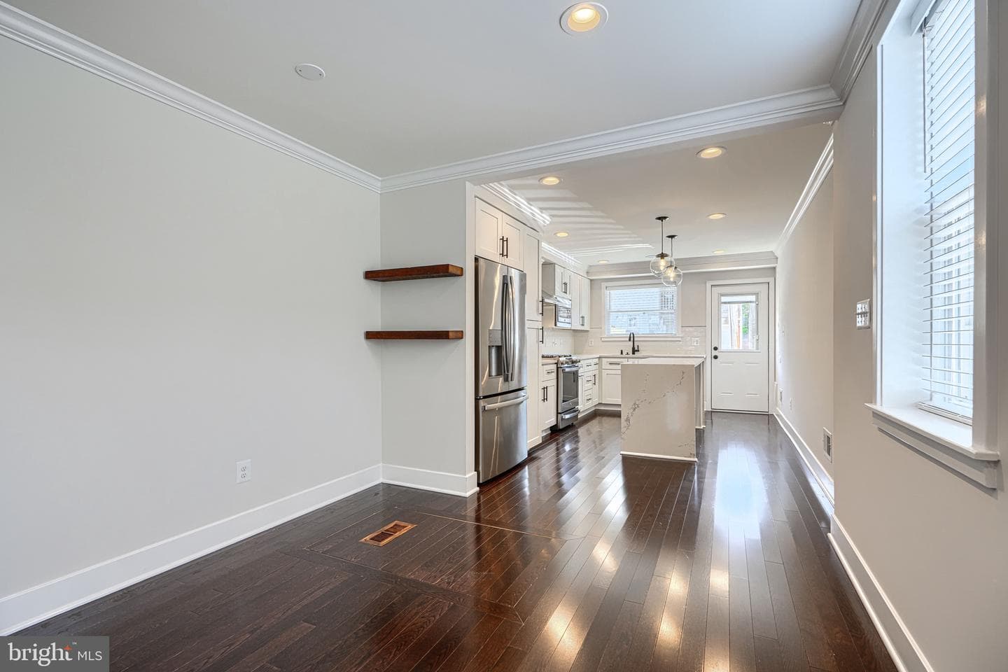 1459 Hull Street photo 9