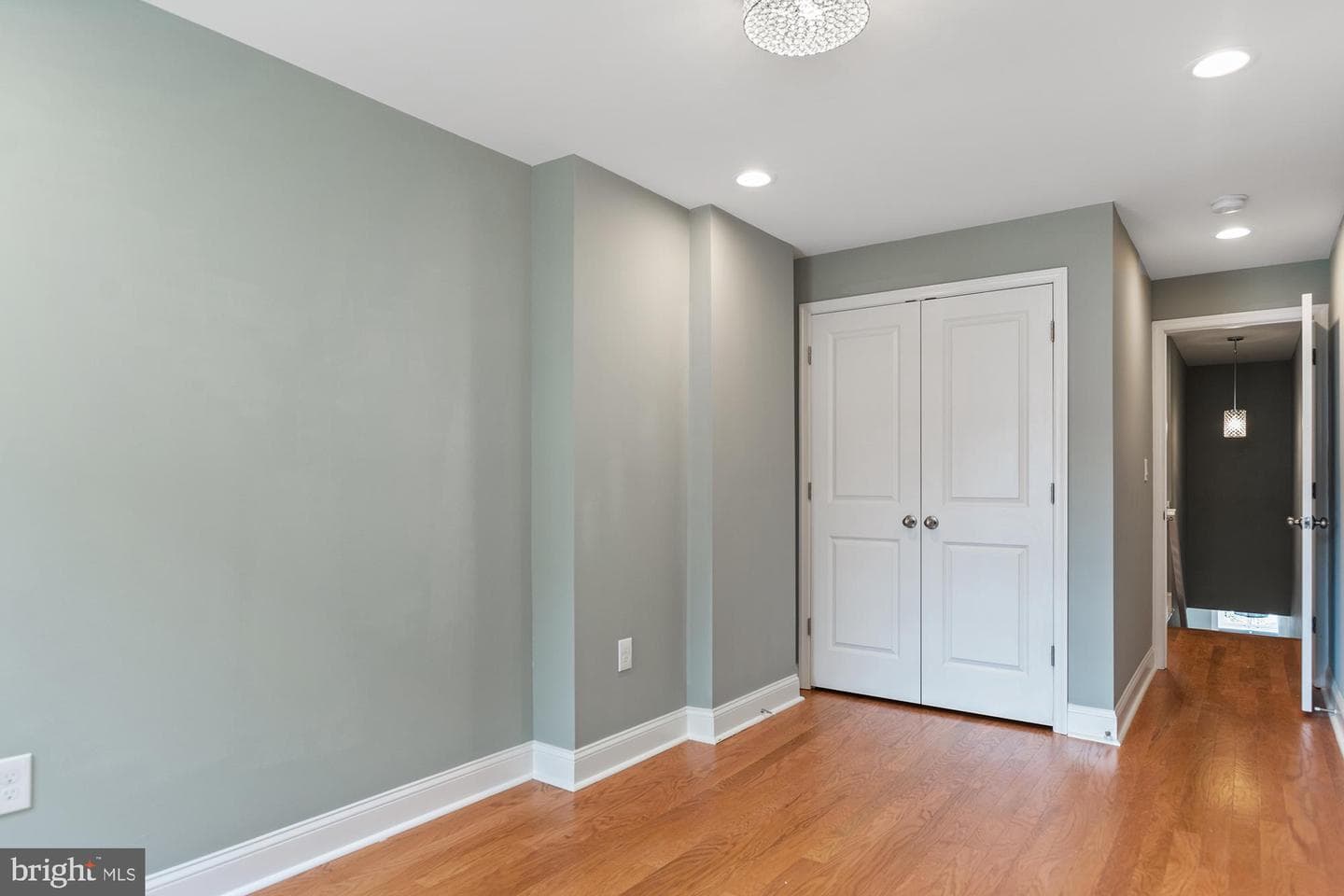 1429 E Federal Street photo 5