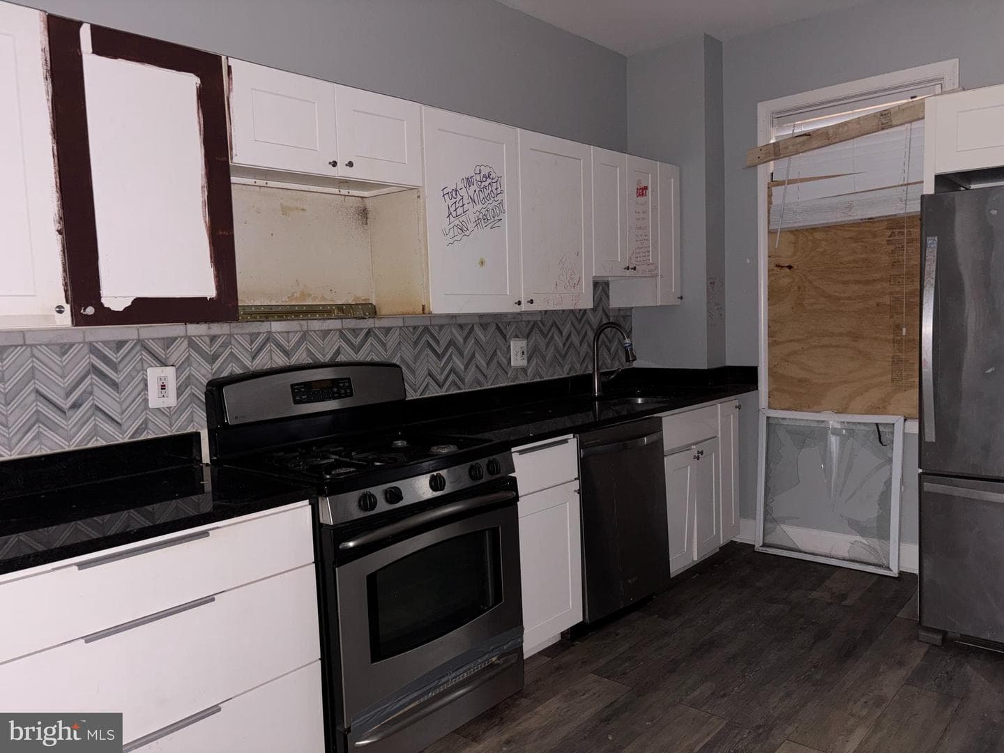 3413 Noble Street photo 22
