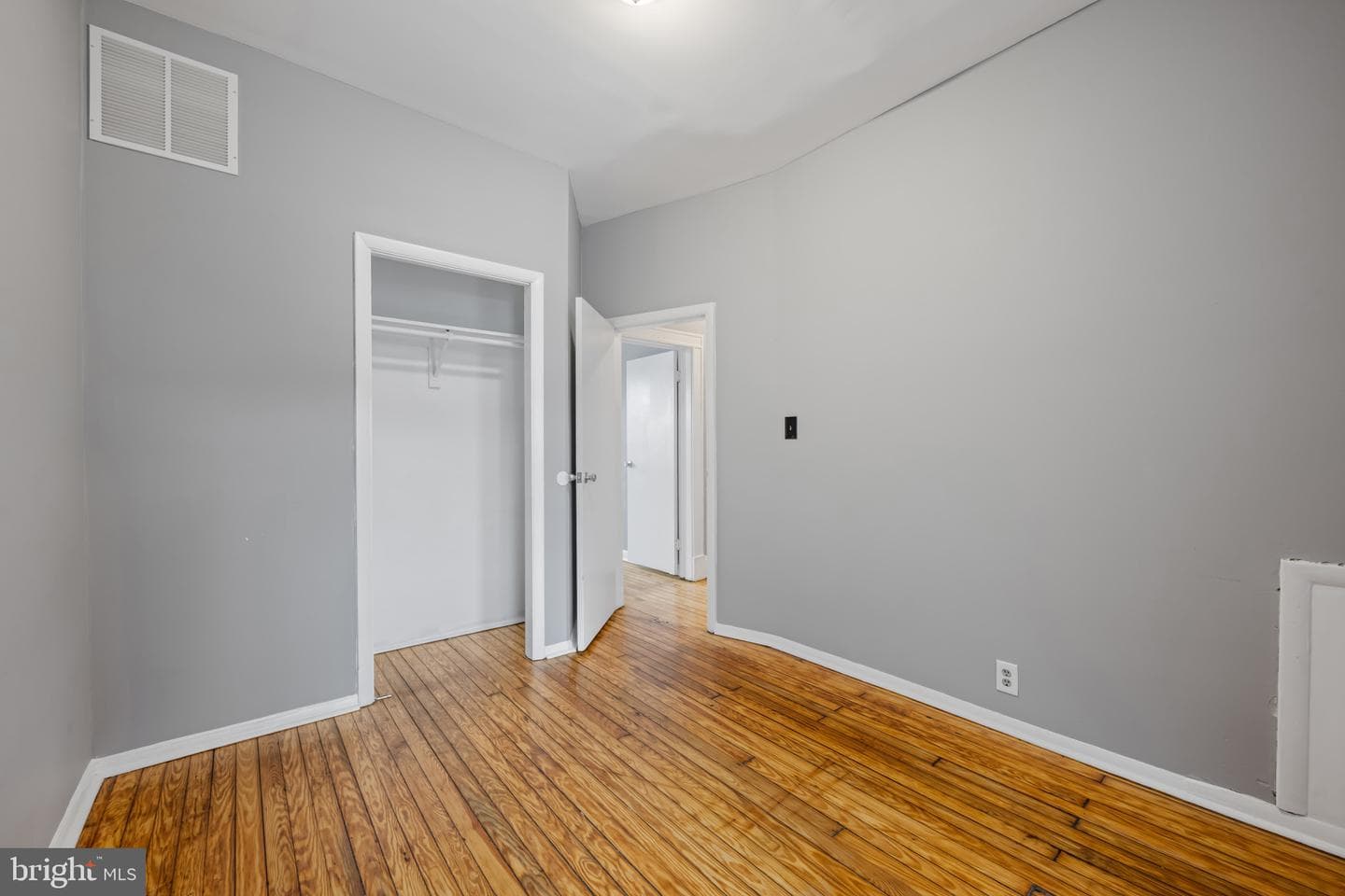 628 Savage Street S photo 22
