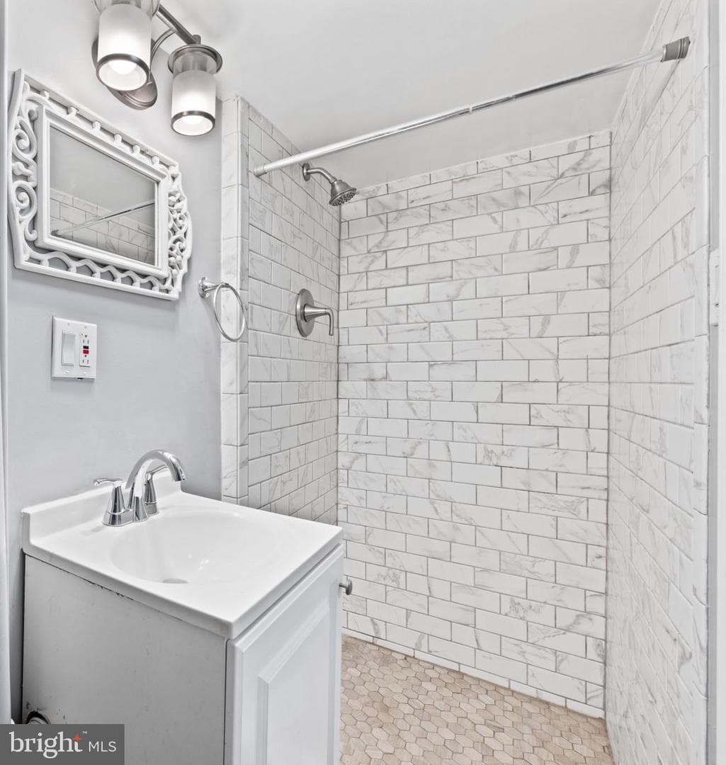 628 Savage Street S photo 29