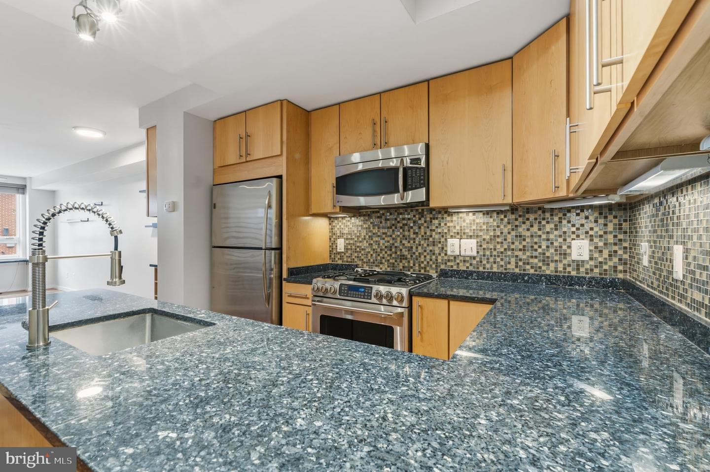 21 N Decker Avenue photo 13