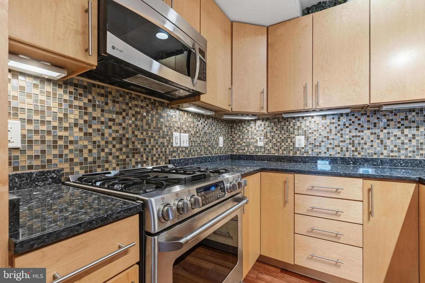21 N Decker Avenue photo 14