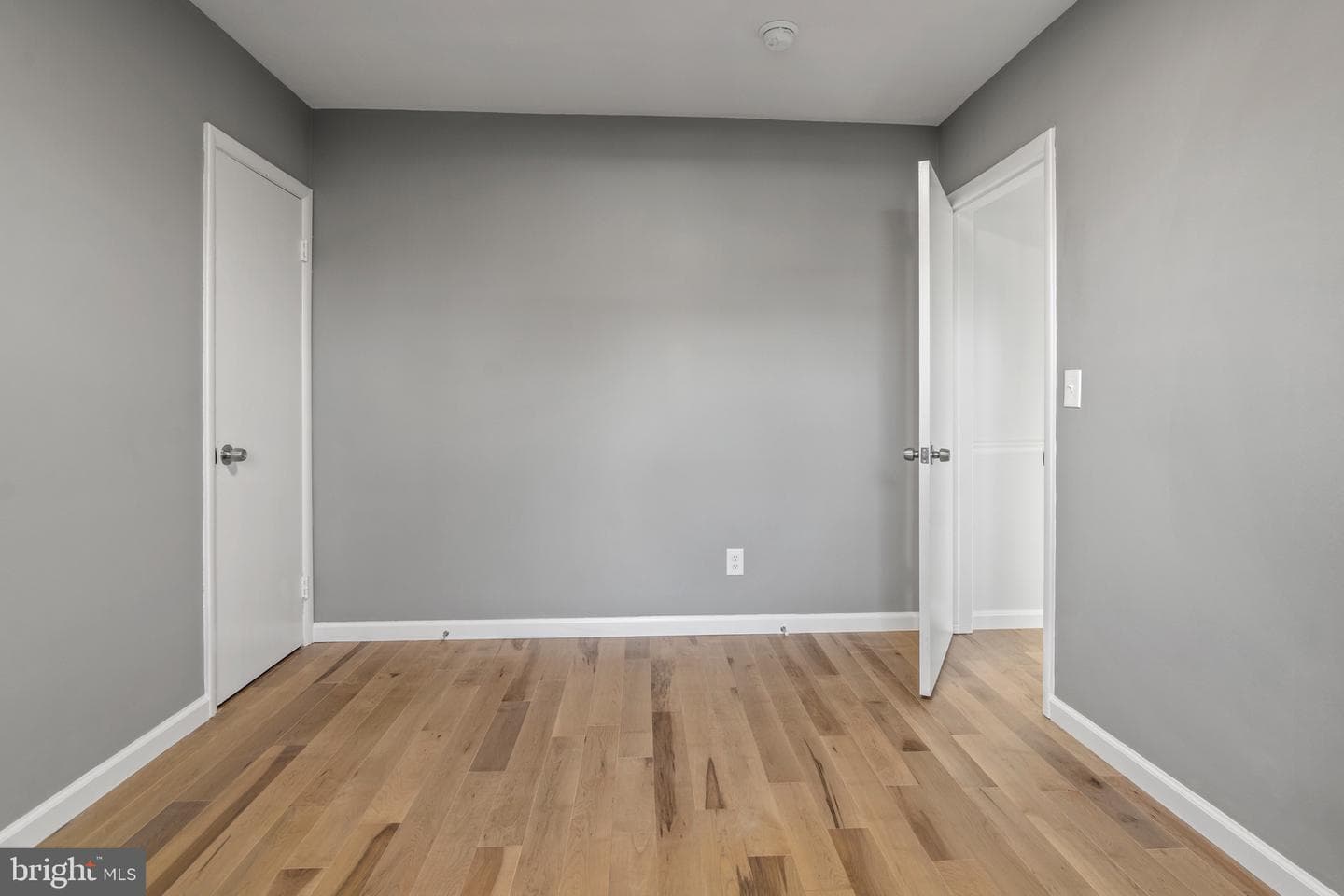 5900 Winthrope Avenue photo 11
