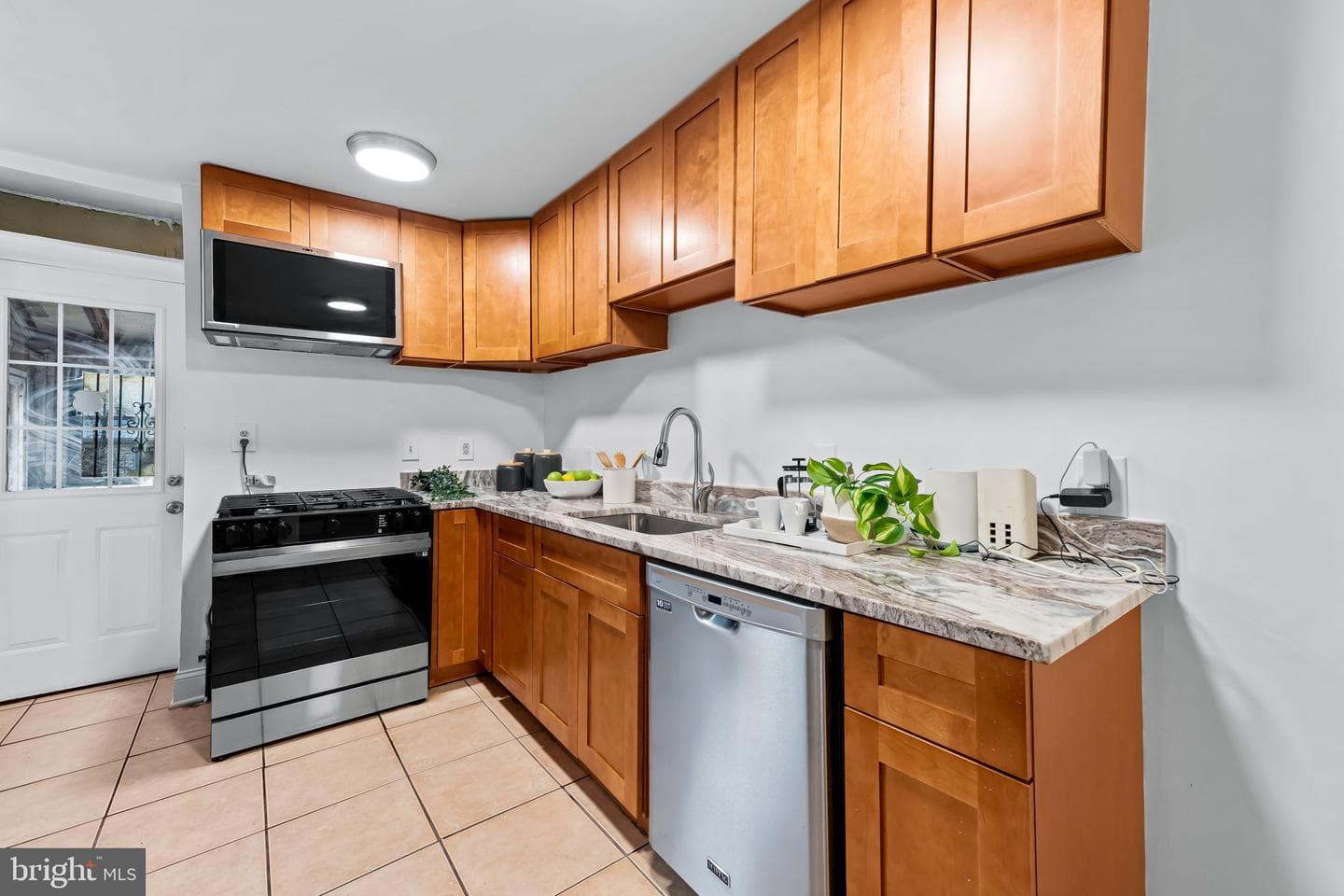 602 Scott Street photo 9