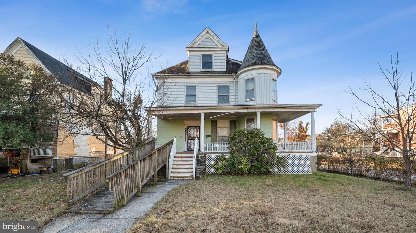 4313 Maine Avenue photo 1