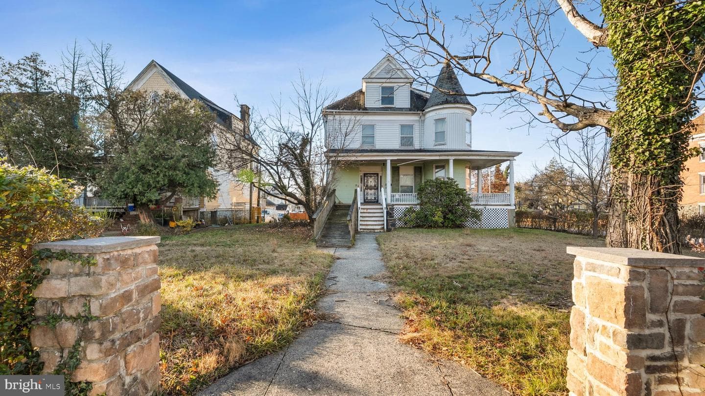 4313 Maine Avenue photo 2