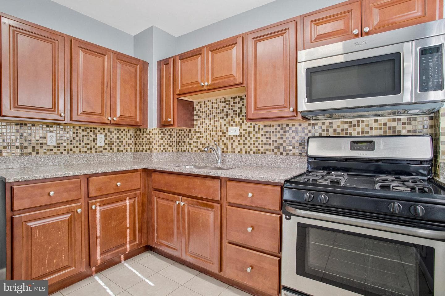 1231 Sheridan Avenue photo 12