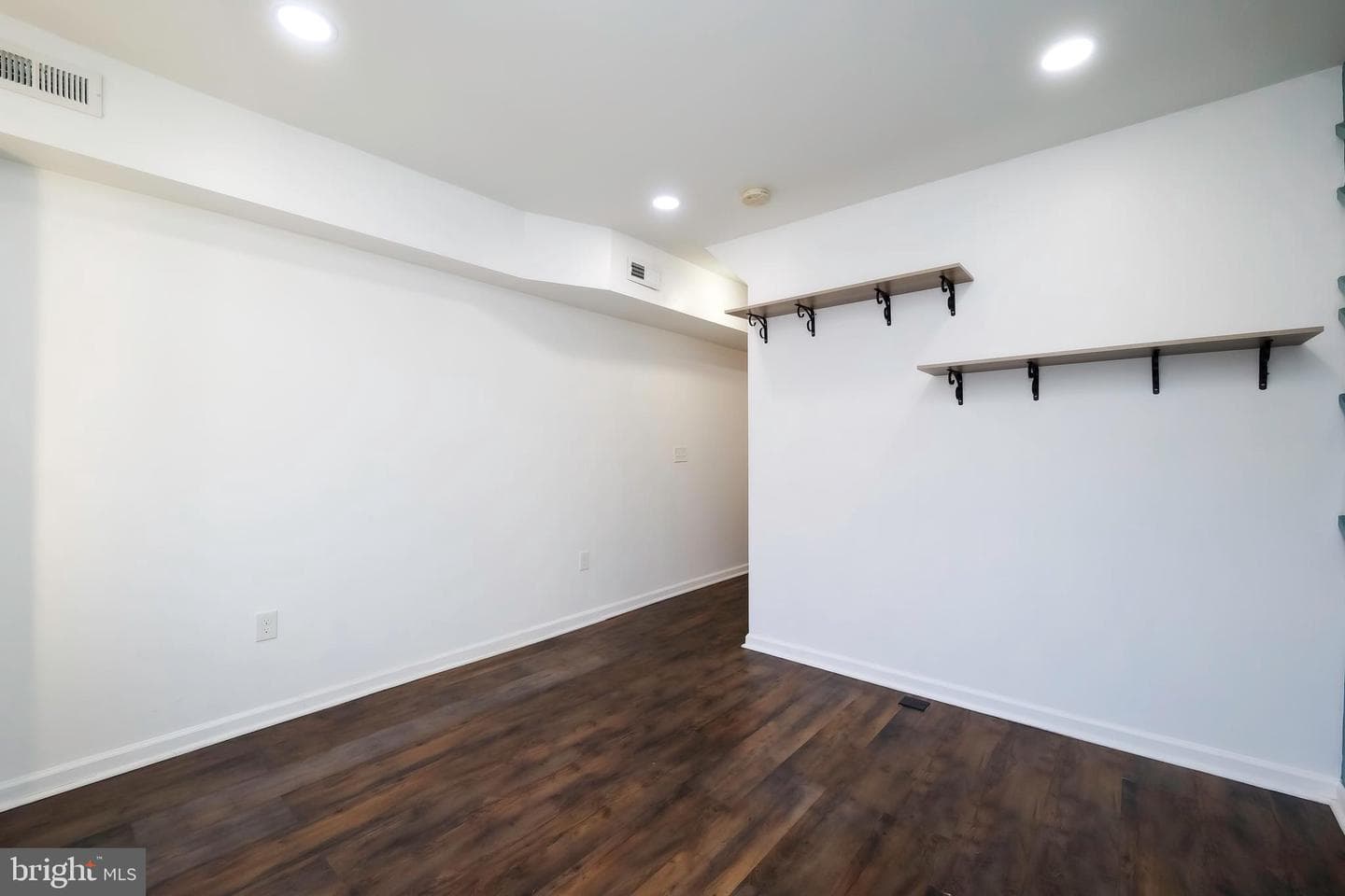 610 Wyeth Street photo 8