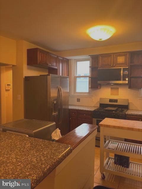 331 Rossiter Avenue photo 5