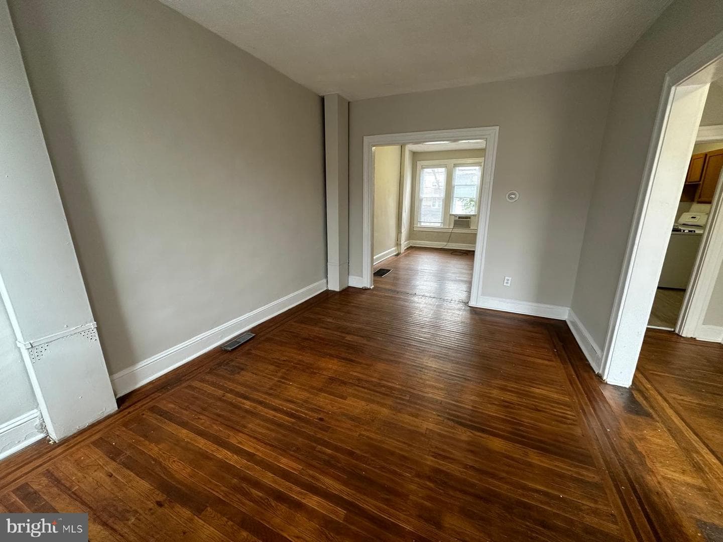 2859 W Garrison Avenue photo 3