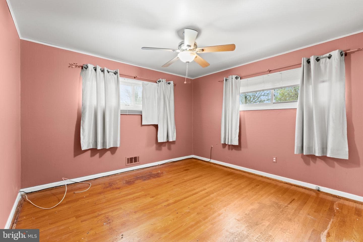 6230 Laurelton Avenue photo 16