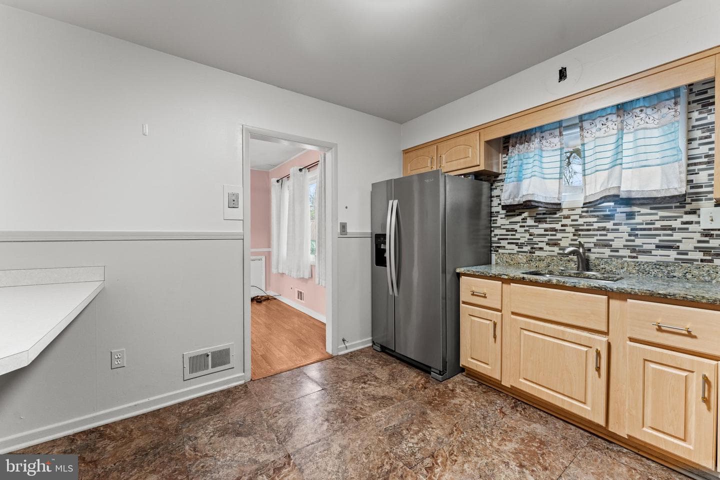 6230 Laurelton Avenue photo 20