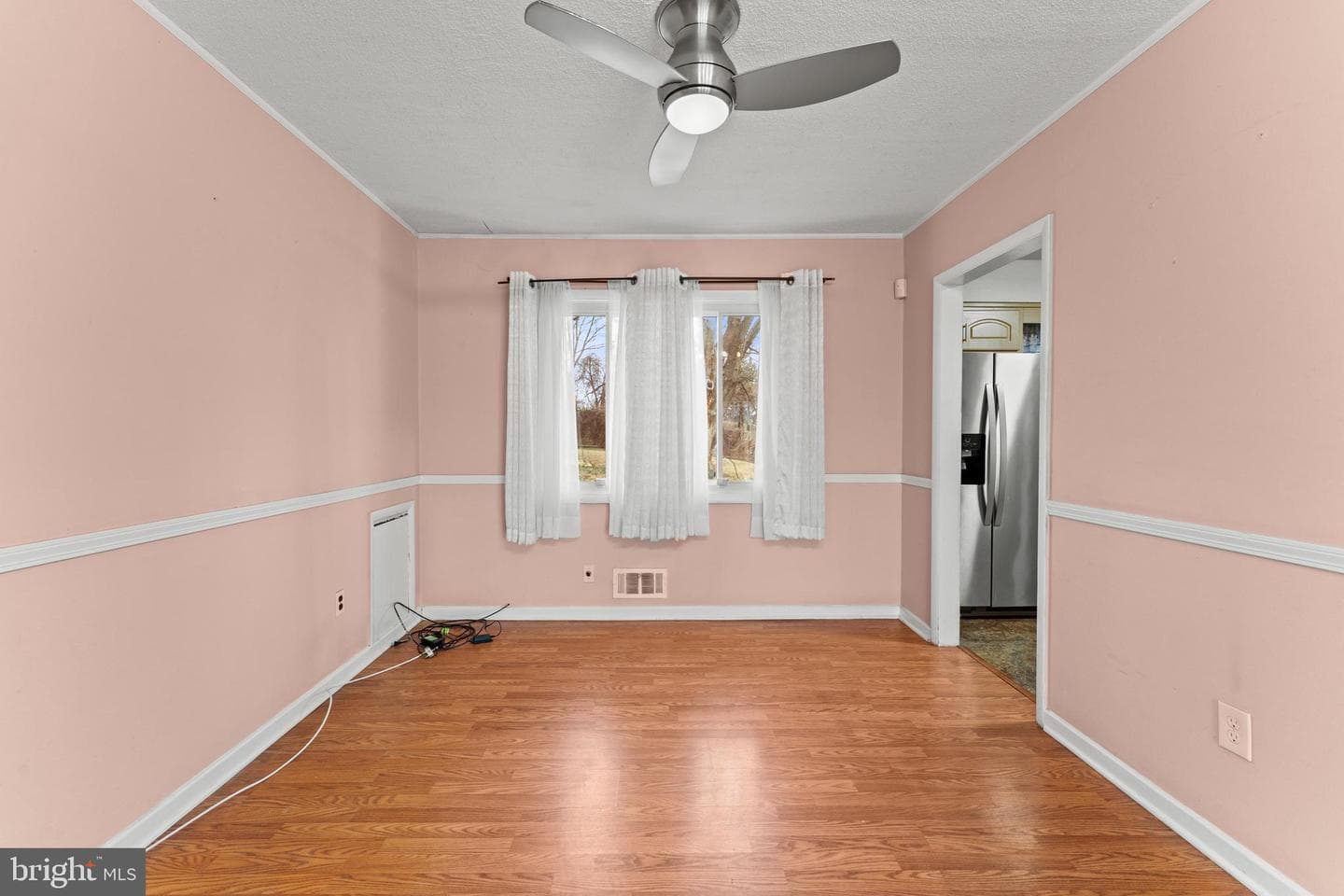 6230 Laurelton Avenue photo 8
