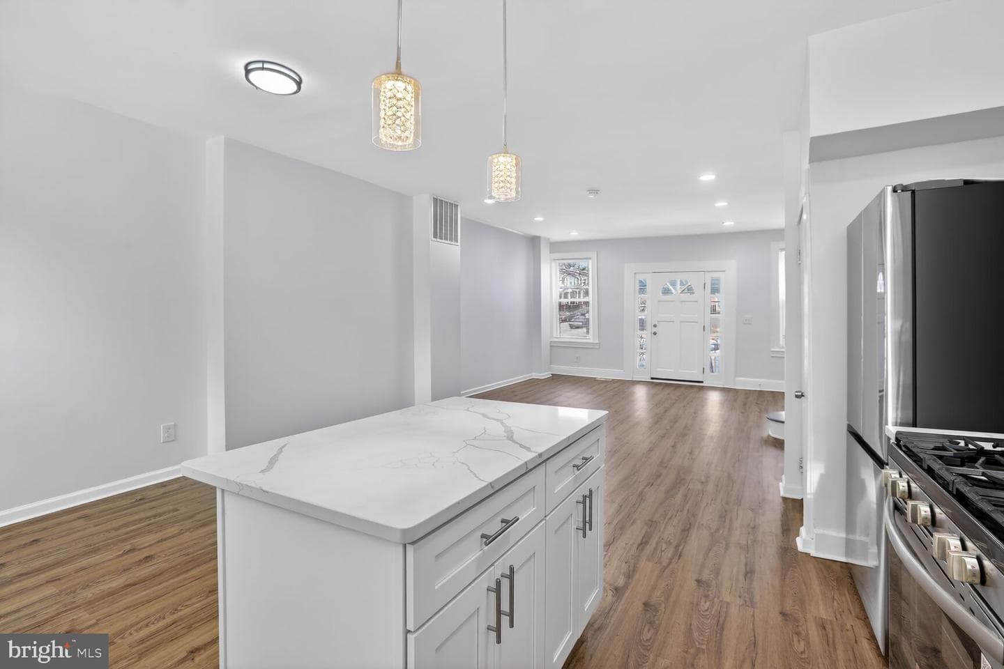 2727 Baker Street photo 13