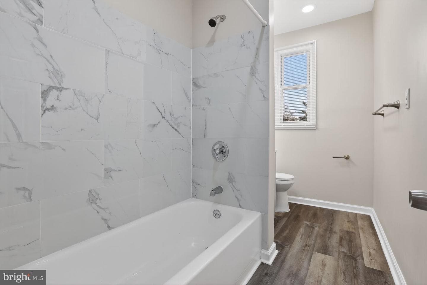 2727 Baker Street photo 15