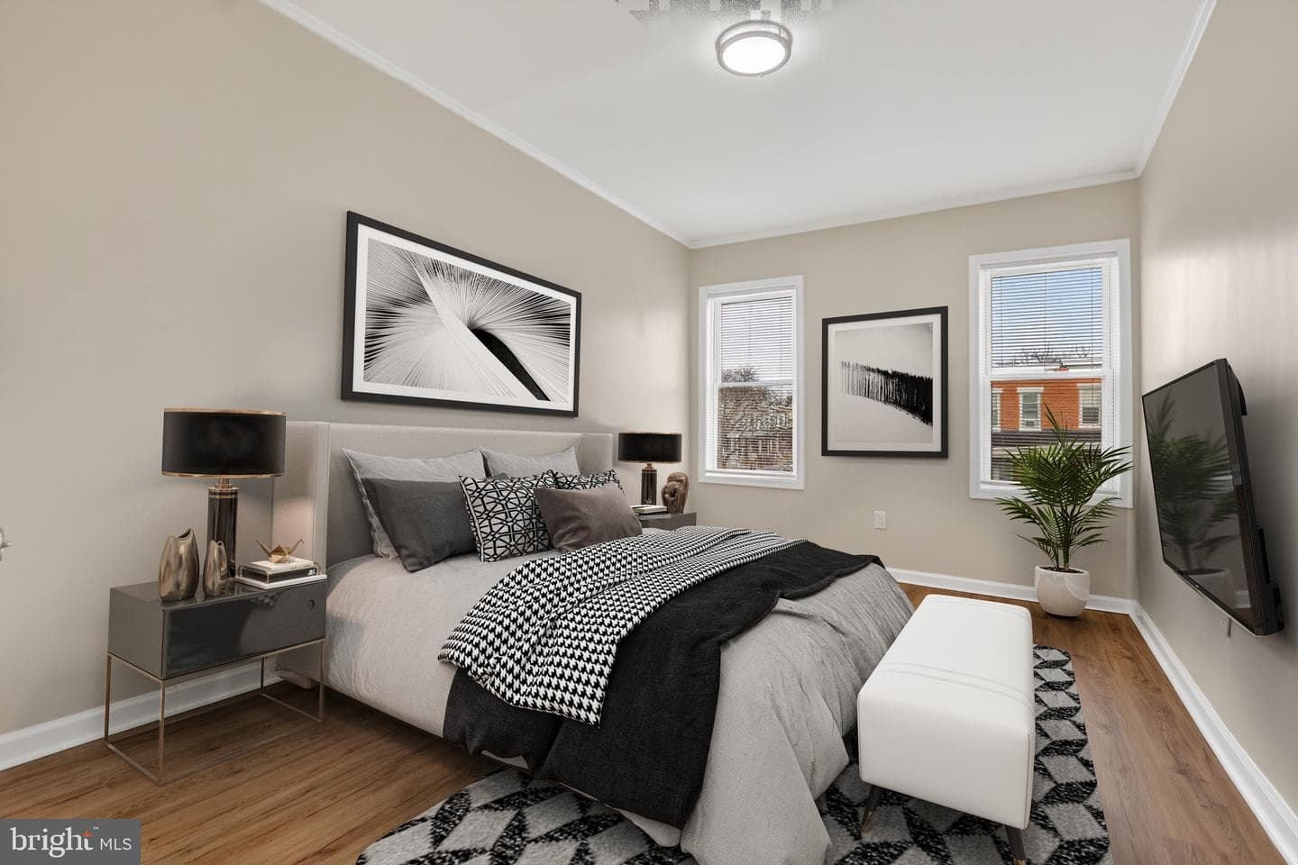 2727 Baker Street photo 3