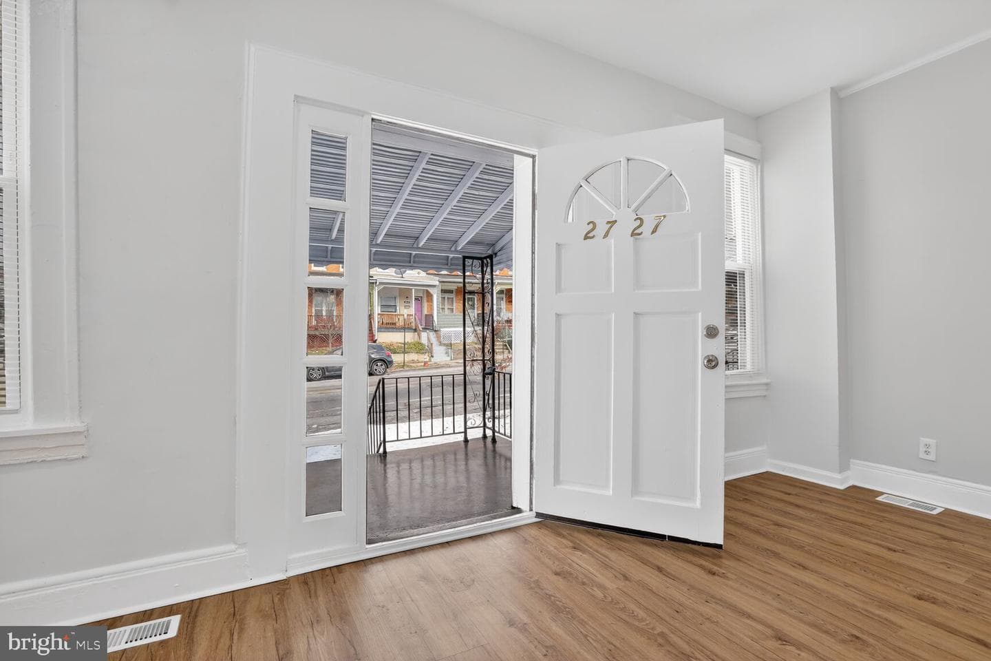 2727 Baker Street photo 7