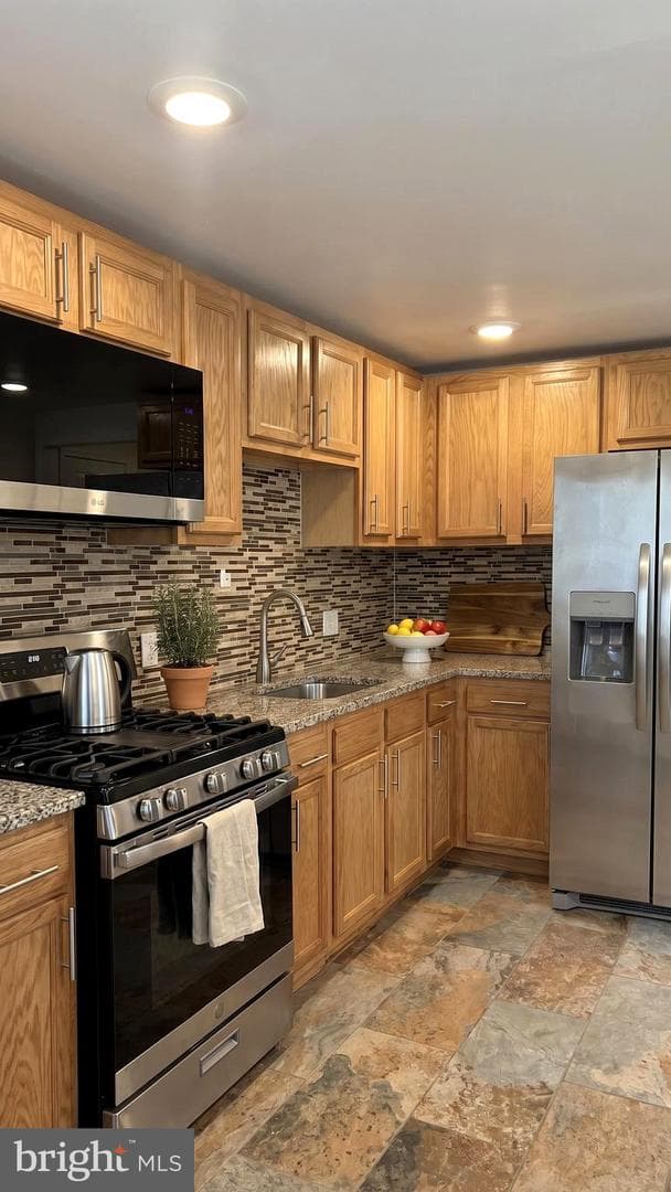 4343 Roberton Avenue photo 8
